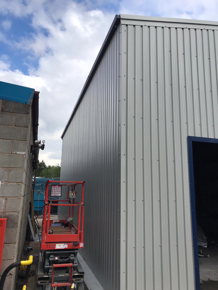 FirstFixGroup's tweet photo. Manchester .
6x12-5.5 eaves built over the top of #massboiler .
Day 8 & almost complete.
#manchester #steelbuild https://t.co/lfffHBhgFn