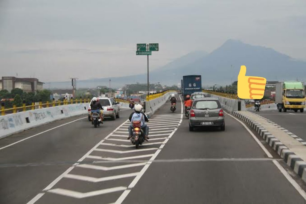Hal yang paling simpel dan semua orang Jogja lakukan ketika buta arah adalah mencari "Gunung Merapi"Ketika badanmu mengarah ke Gunung Merapi, berarti kamu sedang melihat kearah utara.