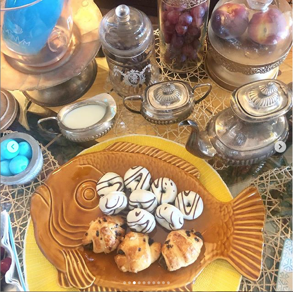 platinvmspain's tweet photo. 🧁🍇🍹¡Y hoy nos hemos alegrado el día con esta deliciosa propuesta de un #brunch #vintage de mano de #petitgrinzaeventplanner de #Asturias! Bollería mini, dulces, fruta y las olas turquesa del espumoso #Platinvm Piña y Coco: una idea genial para este fin de semana... https://t.co/Imr8btxX23