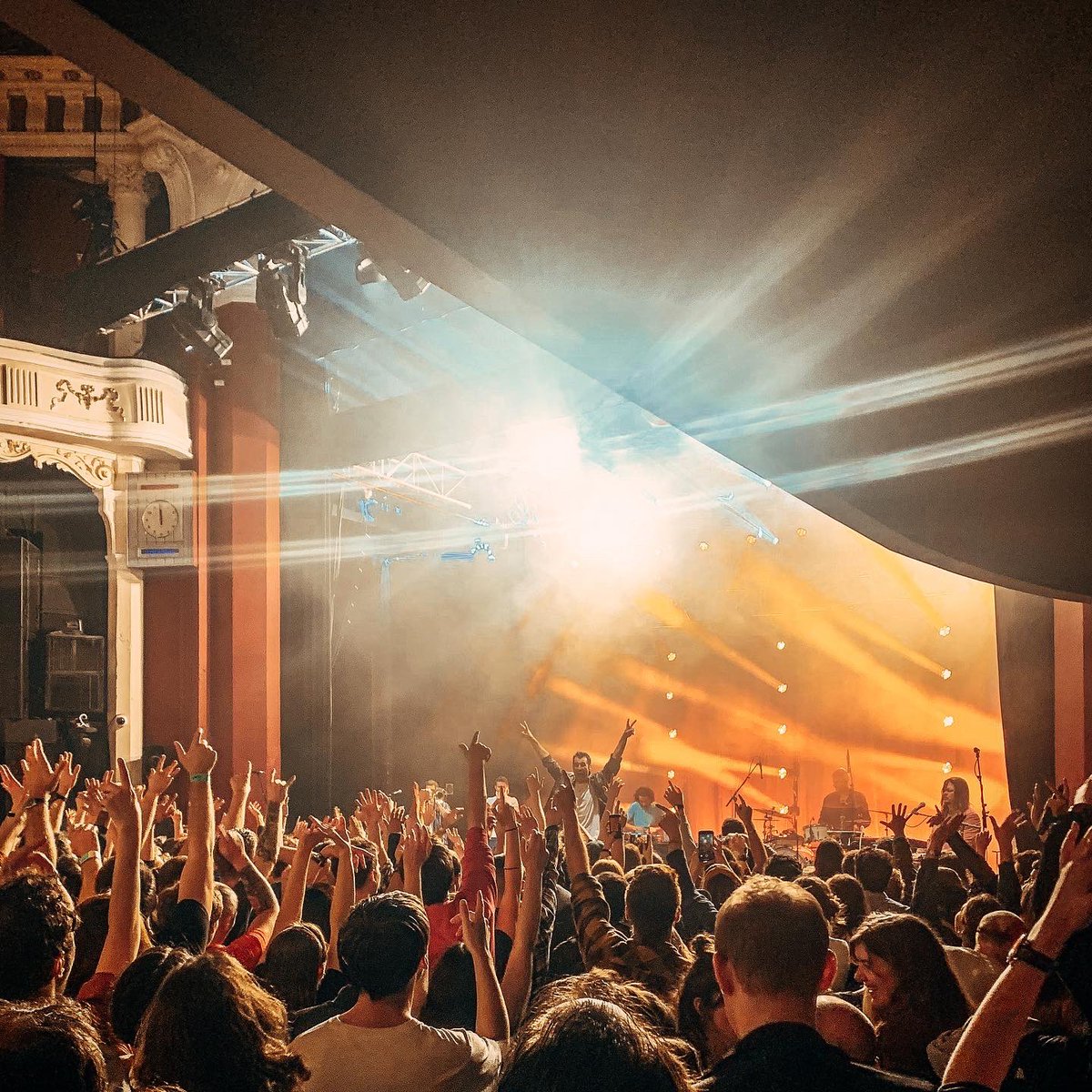 #letthemusicplay
Last gig before lockdown <a href="/thecatempire/">The Cat Empire</a> at Shepherds Bush Empire - March 2020 <a href="/o2sbe/">O2 Shepherd's Bush Empire</a> 
Can’t describe how much I miss this now! ♥️ #musicunitesthekingdom #musiclovers