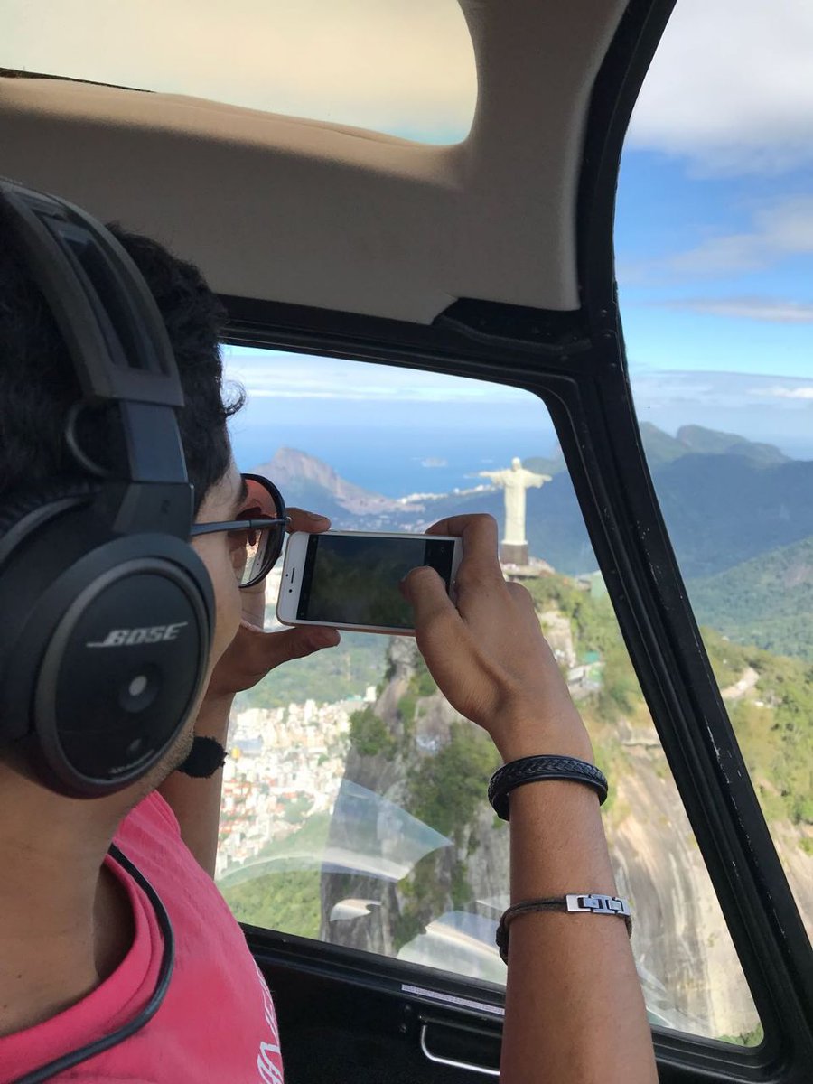 Fly helicopter in Rio de Janeiro. 🚁
📲WhatsApp + 55 21 96762-3478.
#riodejaneiro #brazil #cristoredentor  #helicopterride  #helicoptercharter #voopanoramico #riohelicoptertour  #photography