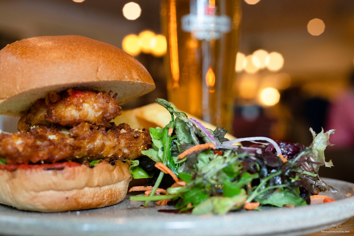 Ardilaungalway's tweet photo. Fancy a bite to eat, a pint and some footie this evening?
β½οΈβ½οΈWE ARE OPEN! Call into The Ardilaun Bistro tonight, as kick off starts at 8.15pm with Manchester City and Liverpool FC. Menu on: https://t.co/sJhD7PggLF, see you later! #LargeScreens #YummyFood #PremierLeague #Spacious https://t.co/r9ca0tdr2e