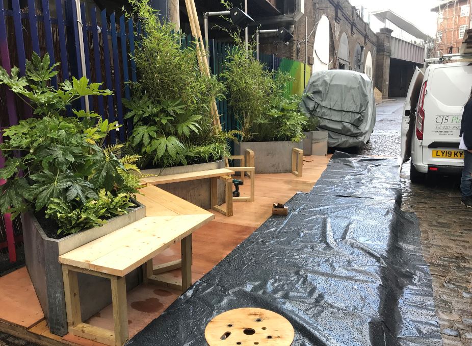 TeamLondonBdg's tweet image. Unfortunately time took its toll on our original Fresh Air Square but it's getting a new lease of life and home outside #NineLives @tweetandchilli on Holyrood Street. Some much needed outdoor space for our #LondonBridge hospitality sector along the #LowLine. @CJSPlants