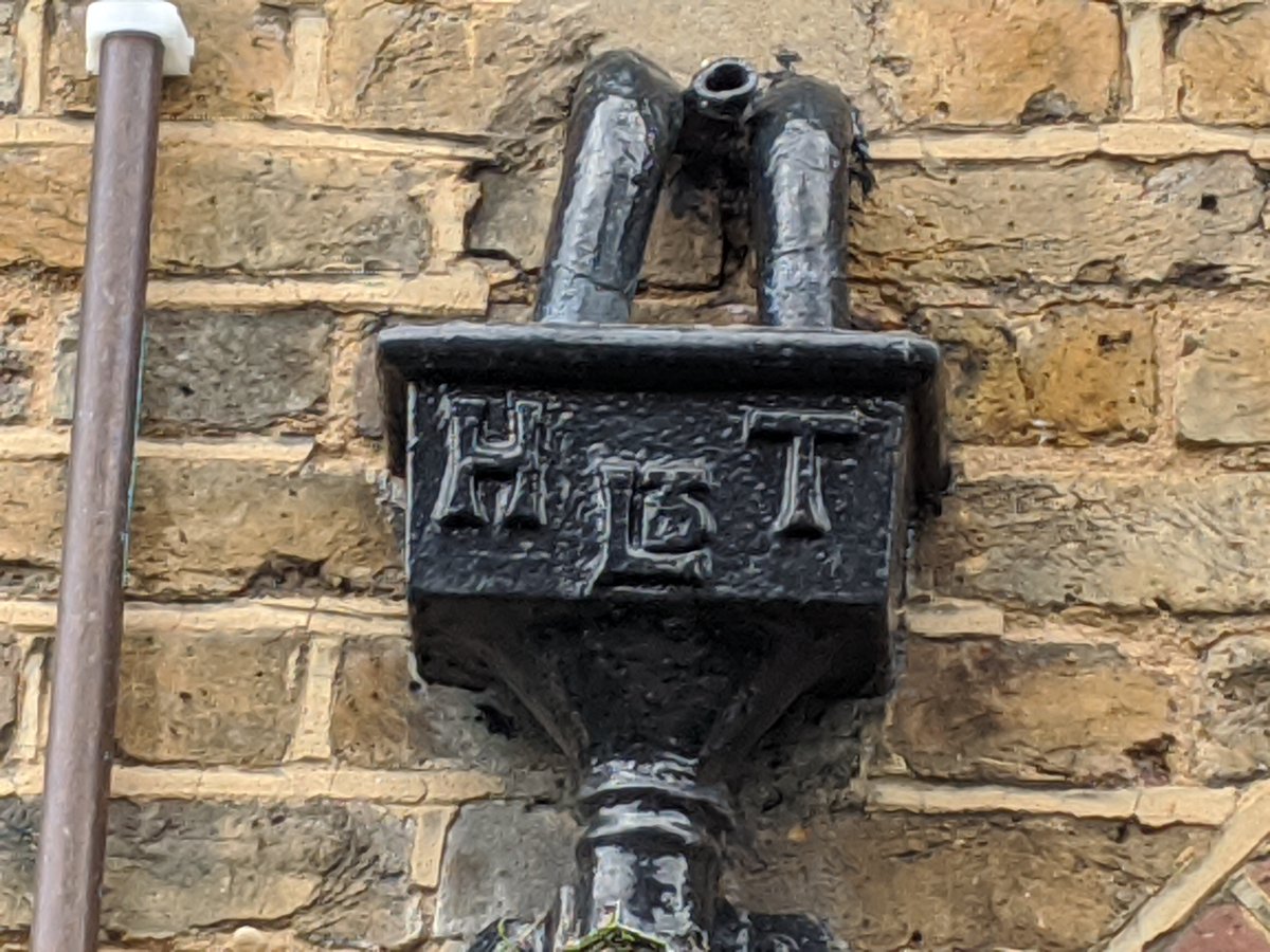 10/ 'Twittens' - hedge-lined footpaths - connect a series of closes. After Wordsworth Walk you glimpse allotments which, providing healthy food and recreation, were an important part of the founding vision. The drainpipe lettering marks the co-partnership Hampstead Tenants Ltd.