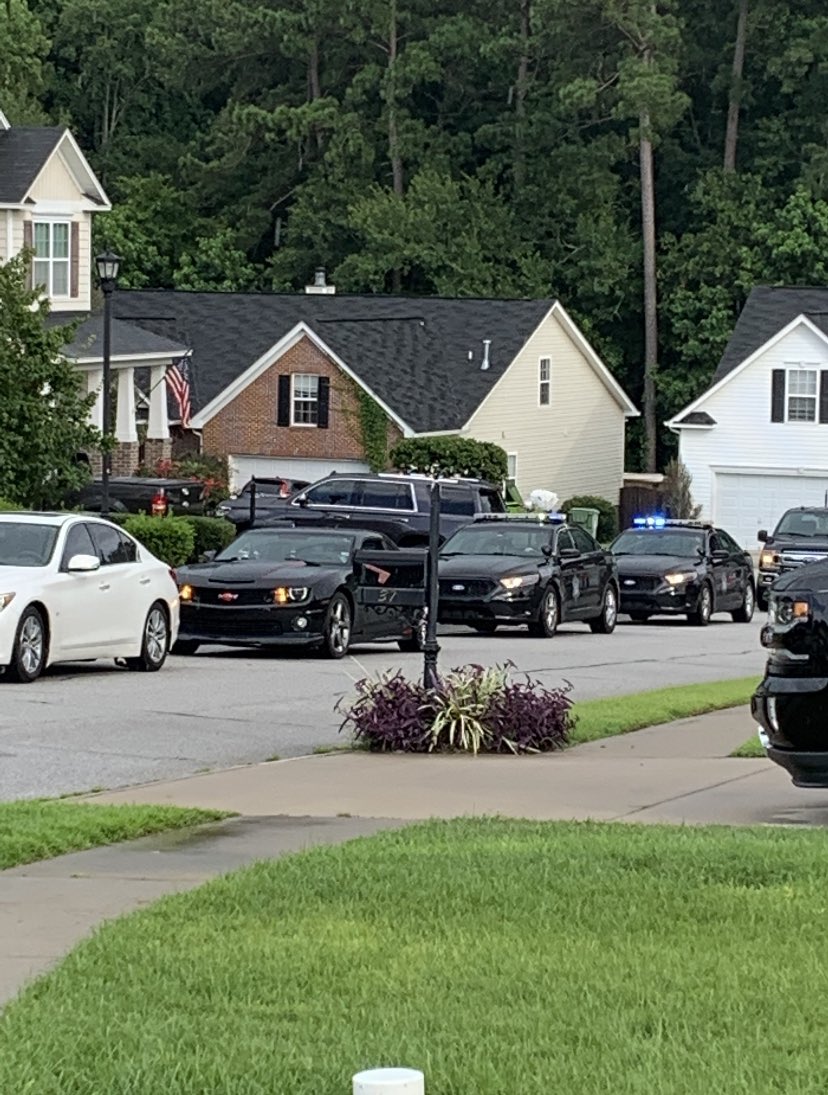 BrownGaro's tweet photo. Even with a little rain we were still able to help David celebrate his 40th birthday with a huge drive-by parade. It’s wonderful being part of the community. @RCSD https://t.co/v4U73Pr4rK