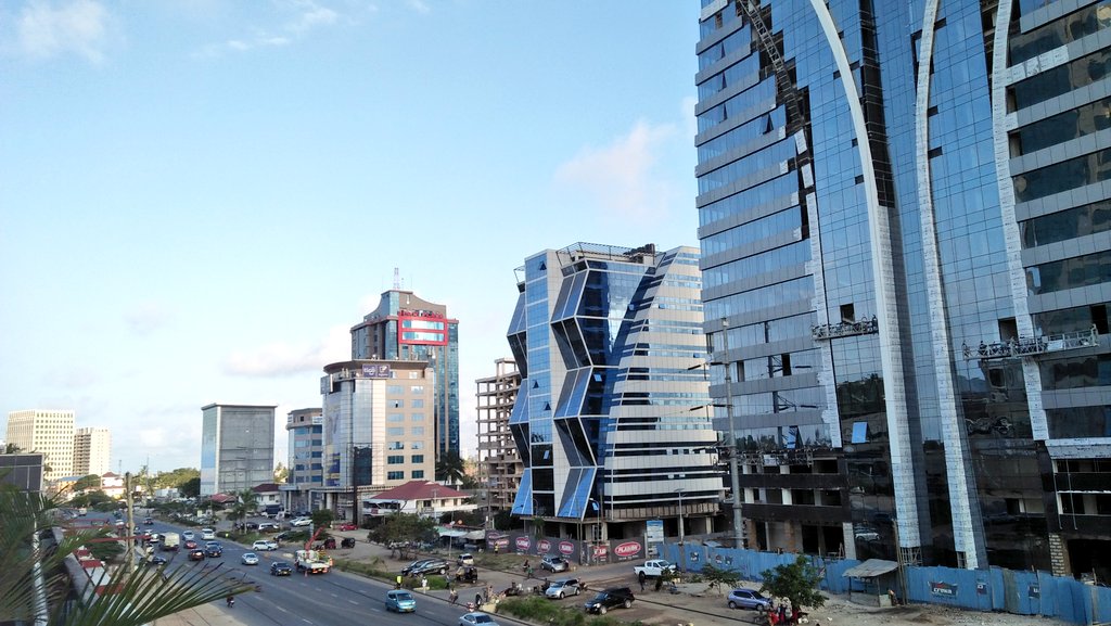 Masharikan 🌎 (@adambrv) on Twitter photo Wasanifu majengo na wahandisi wanaojenga <a href="/SiliconDar/">Silicon Dar</a>, kipande cha Barabara ya Ali Hassan Mwinyi toka Morocco mpaka Mwenge wamejaa ubunifu mwingi kwenye maghorofa yao
Humu kuna yai, zipu, msumeno nk Wasanifu majengo na wahandisi wanaojenga <a href="/SiliconDar/">Silicon Dar</a>, kipande cha Barabara ya Ali Hassan Mwinyi toka Morocco mpaka Mwenge wamejaa ubunifu mwingi kwenye maghorofa yao
Humu kuna yai, zipu, msumeno nk