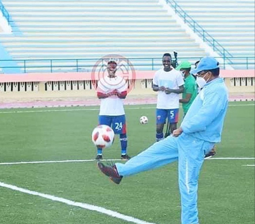 baanuu5's tweet photo. I’ve waited a long time for moment like this Allah is great🙏🏽 our new home. 🏟🇸🇴💙 and happy to play the front of our president @M_Farmaajo https://t.co/BoHVssotYx