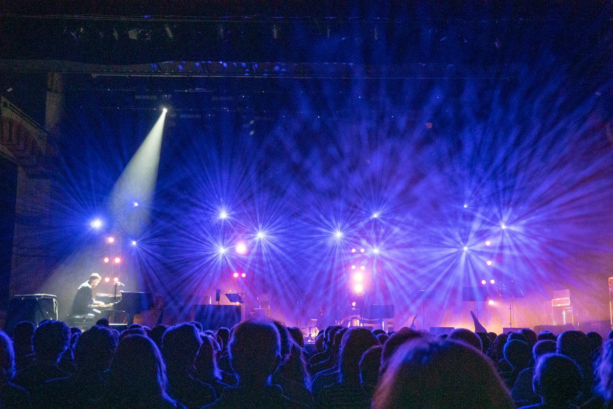 Martin_Global's tweet photo. For dynamic, lighting for performances on their 2019 U.K. tour, jazz ensemble, @thepenguincafe required a practical solution. LD Ben M. Rogers chose Martin #MACAllureProfile and #VDOAtomicDot lighting fixtures to deliver stunning lighting designs.
More: https://t.co/UIHIJB5Rtv https://t.co/s1TxWHfUtJ