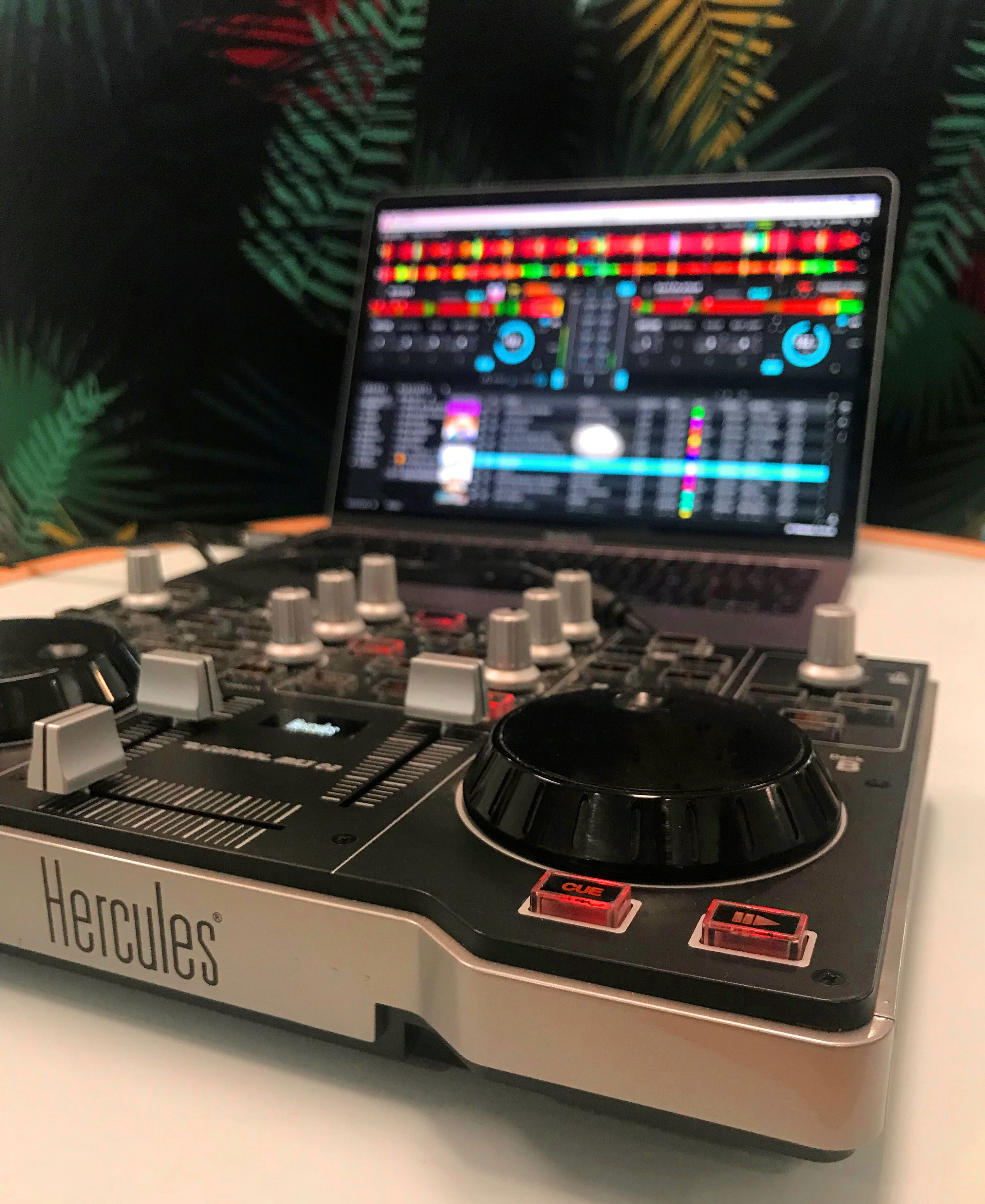 Hercules Audio on Twitter: "#HerculesTBT DJUCED 5.0.6 is out and you can  now use it with your DJControl MP3 e2 🙌🔥 Send us your pics using DJUCED  with this classic! 📸 #MP3e2 #