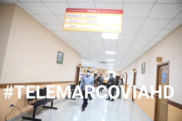 MarcoviaHd's tweet photo. 🚨#Informate🚨
#SomosTelemarcoviaHD
#Somos24/7

El presidente de Honduras, Juan Orlando Hernández a su salida del hospital en donde estaba interno tras dar positivo por #coronavirus, ya que este día se le dio el #AltaMédica.
#ElCanalDelPuebloPueblo https://t.co/WlcweMtf6L