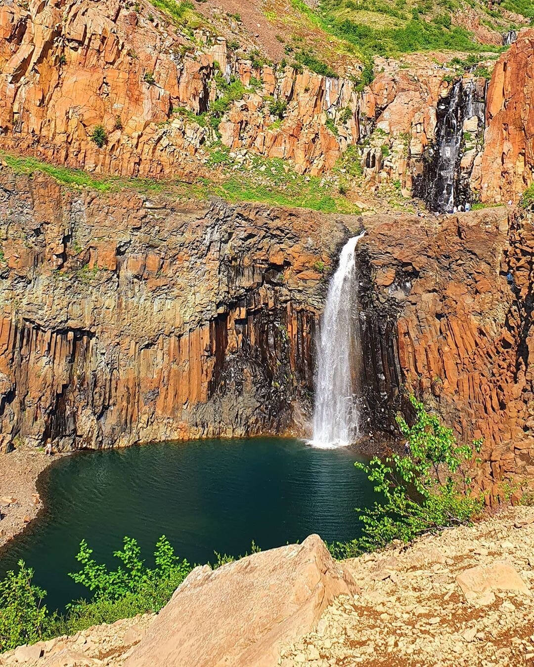 Ущелье красные камни Красноярский край