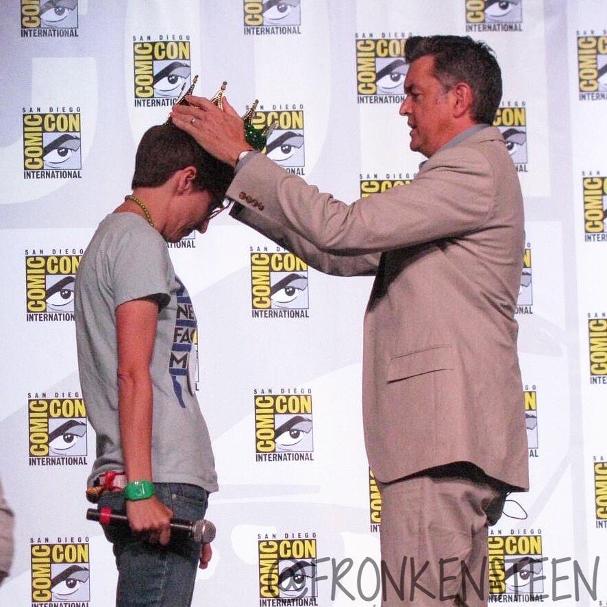 Fronkensteen's tweet photo. ... and FINALLY, my number one reason for going to Comic-Con had arrived!
The PSYCH panel.
#sdcc2012 #sdcclov #Sdcclov2020 #sdcc2020 #sdccisnigh #sdcc51 #SanDiego #sandiegocomiccon https://t.co/zHESDgo5t5 https://t.co/wcruq2Yh8I