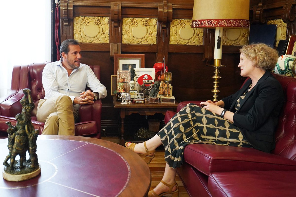 Día de emociones - Visita embajadora Síle Maguire☘️
"Agradezco al alcalde <a href="/oscar_puente_/">Óscar Puente</a> y al pueblo de Valladolid esta búsqueda de los restos de Red Hugh O'Donnell, que representa los lazos que tenemos entre Irlanda y España, lazos que duran durante siglos"
