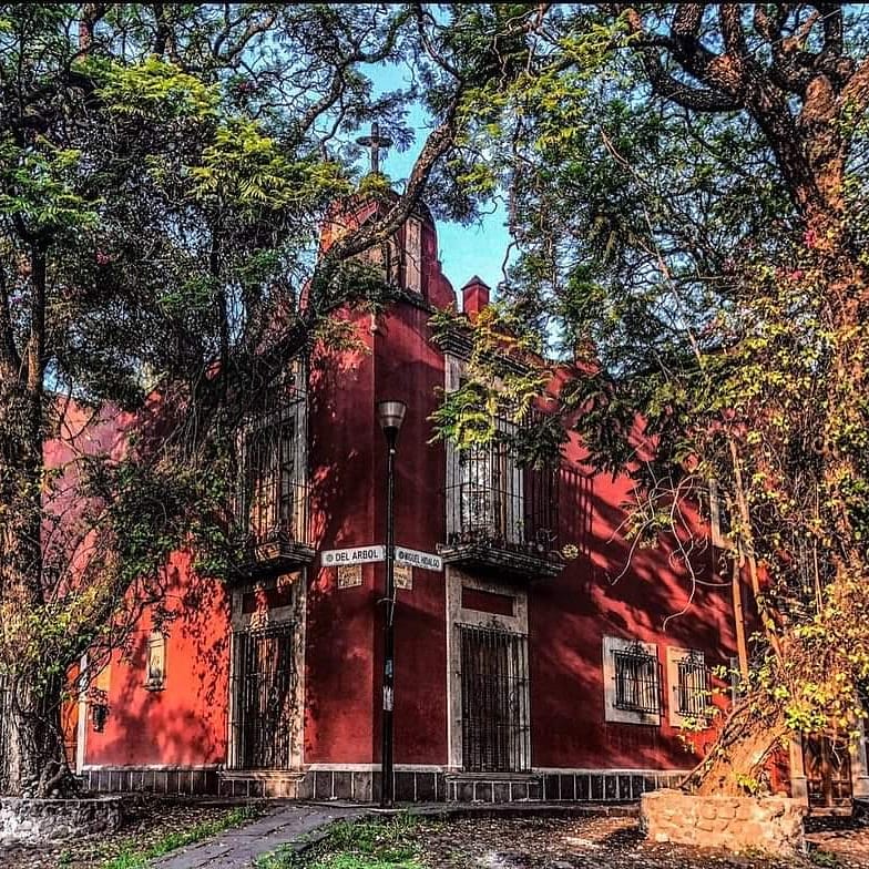 sanangelvive's tweet photo. #ViveSanÁngel #DesdetuCasa Esquina de Árbol e Hidalgo,  la icónica #CasadelNicho.
Fotografía Arq. Héctor Velázquez Graham.

#SanAngel #mexico  #ciudaddemexico  #cdmx  #patrimoniocultural  #patrimoniodelahumanidad  #mexicoverde  #vivetuciudad #cultura #museos #ProgramaParcial https://t.co/82qJmVwLIY