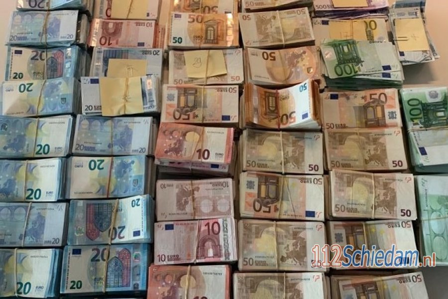 Hennepkwekerij opgerold na tip over stankoverlast. 112Schiedam.