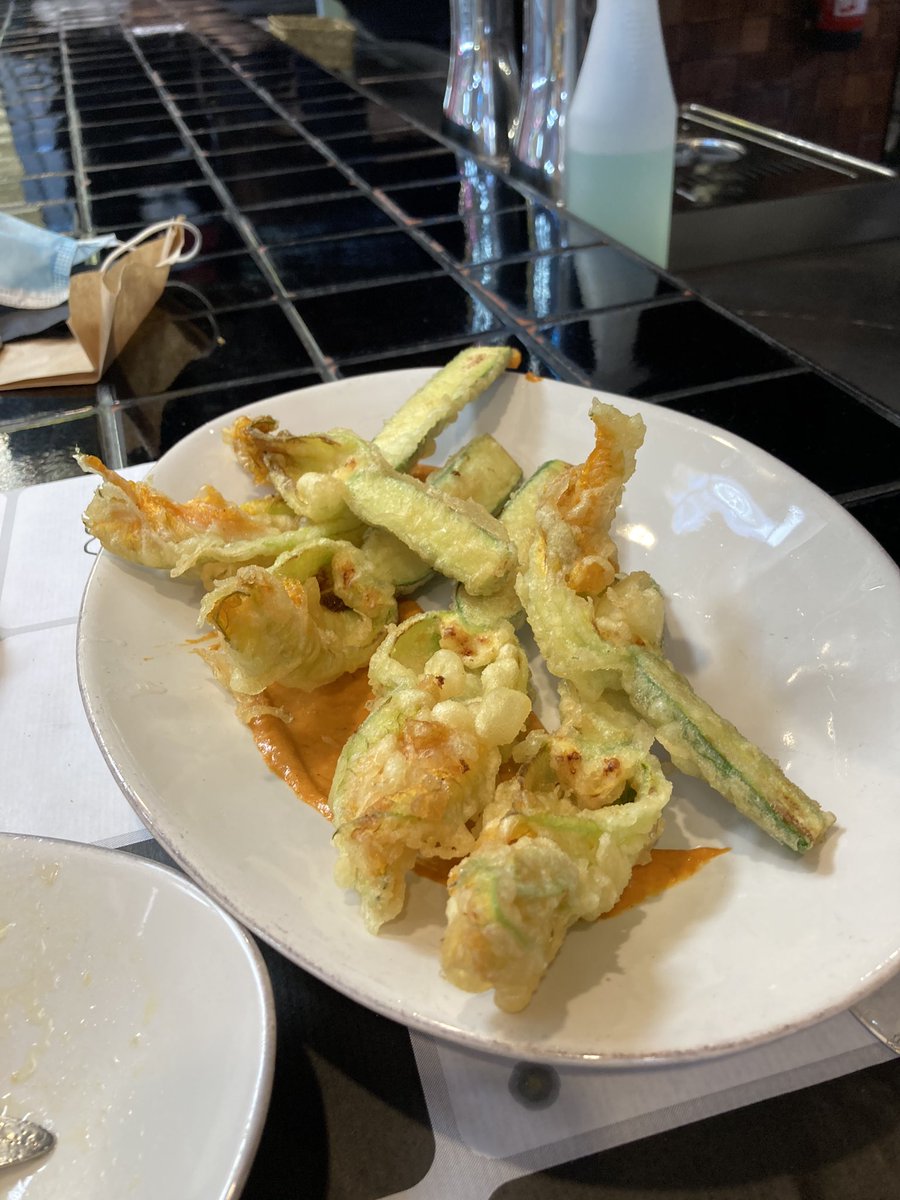 Found time today for a cheeky lunch at Central Bar - the standing-only joint by two-star chef Camarena in Mercat Central. Boquerones, deep fried courgette flowers and bravas 👌 Get in quick before the queues get serious🍴