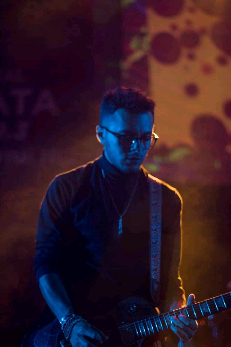 FlashSeasons's tweet photo. ¡Hola, Amigos! ⚡🌌
Hoy en día la industria de la música en vivo atraviesa tiempos difíciles. Por lo que #FlashSeasons se solidariza al movimiento #LetTheMusicPlay 🇲🇽, invitándolos a apoyar en colaboración con @SpotifyMexico a través de "Música México COVID-19". (1/2) https://t.co/0IyCDiEQuW