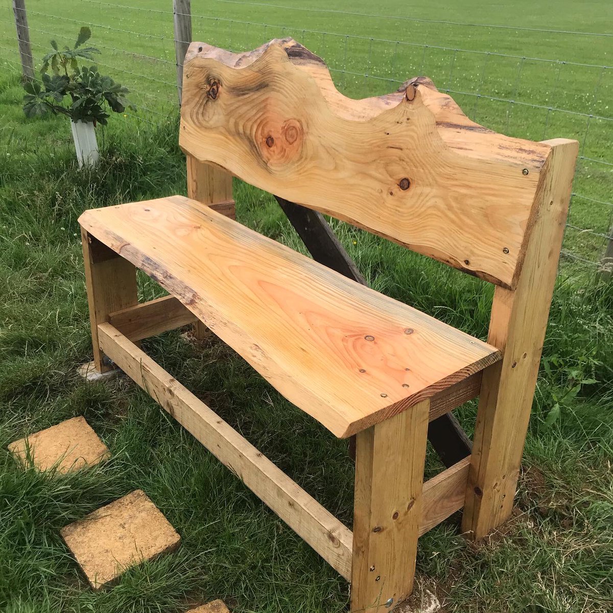 red4custommade1's tweet photo. Beautiful bench finished for the local villagers to enjoy :) #rustic #handmade #village #woodwork #bench #seating #custom #garden https://t.co/5WHzZMucVq