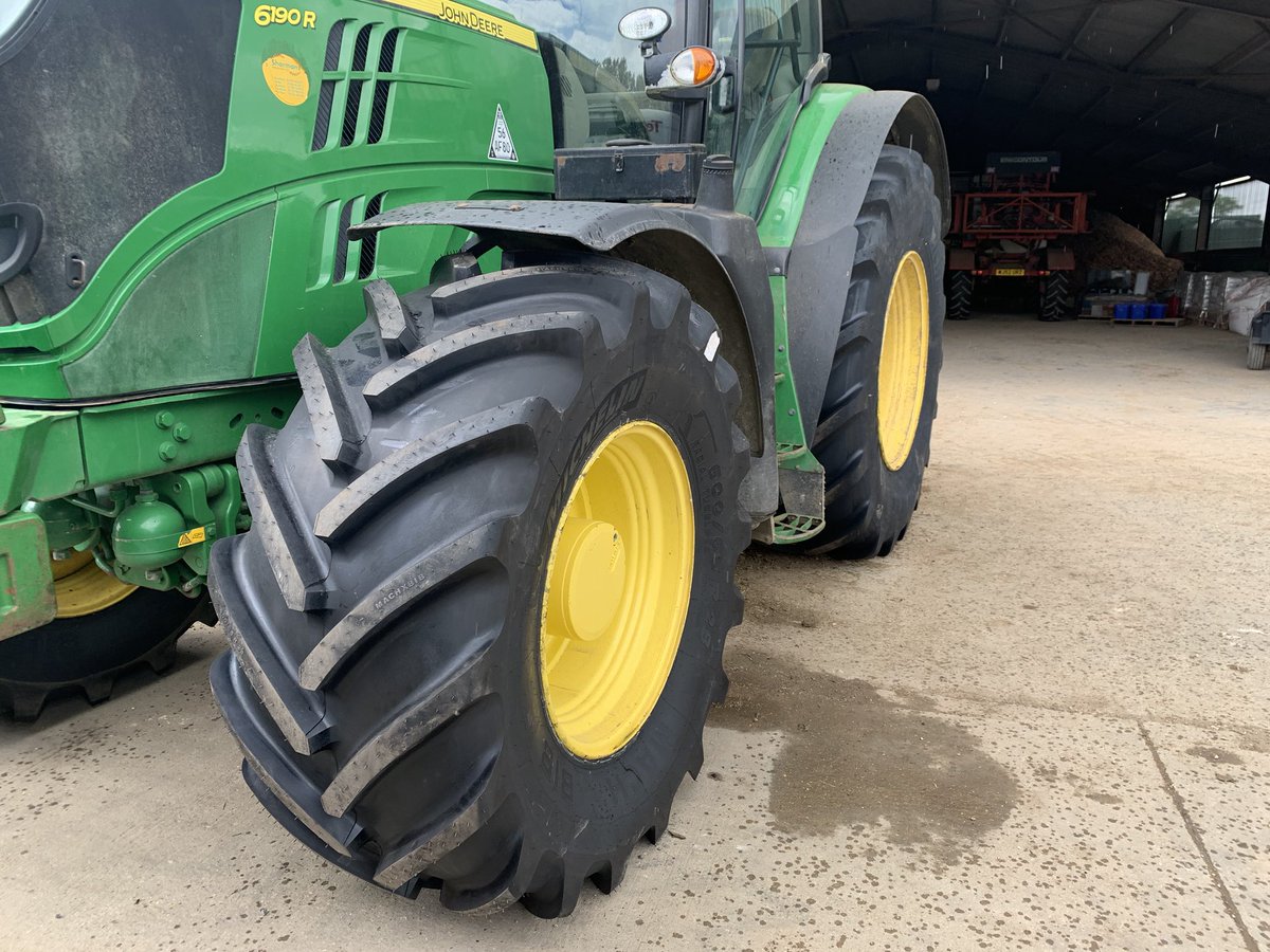 bigrednorm's tweet photo. @km_tyres @MichelinAgriUK a full set of #machxbib fitted to this John Deere, now she’s ready for harvest 👍🏻600/65R28 fronts and 710/70R38 rears #exelagri #professionalservice #tractortyres #agtyres #agri https://t.co/t1PtRqUrT8