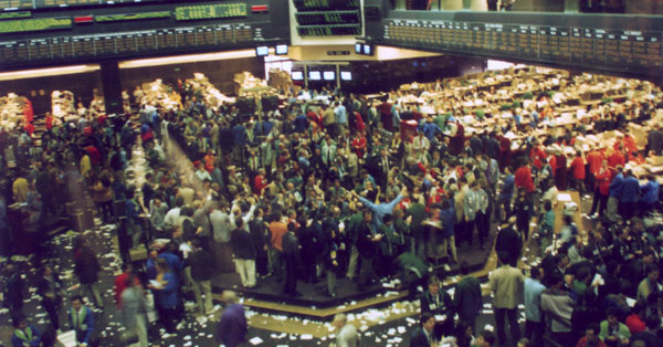 NTEcosystem's tweet photo. Floor traders in Corn pit of the Chicago Board of Trade, 1993. 🌽#ThrowbackThursday #CBOT #Corn #Commodities #Agriculturals #Ags #Futures #Trading #Investing #PitTrading #TBT https://t.co/BKAgVRaodK