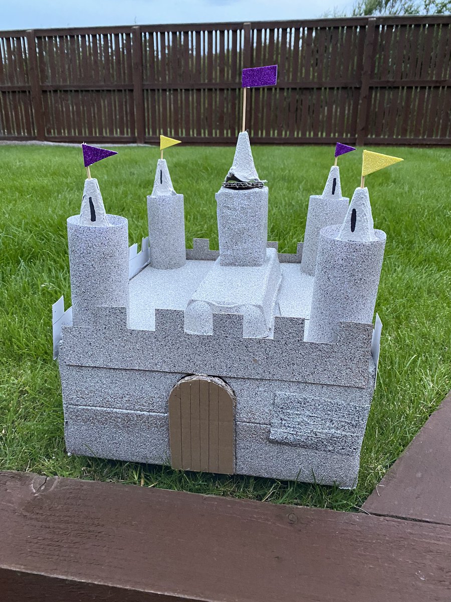 Kers2507's tweet photo. @SchoolHillside1 Final project P3H ✅ Pretty impressed with Madison’s castle. Helped by dad of course 😉
#P3H
#wesurvived https://t.co/8m2YRmrhSt