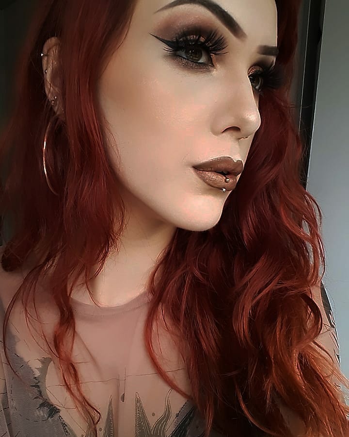 QueenNoxopro's tweet photo. Bronzed look for today (even though I'm as white as a corpse 💀😂) shimmers with a shimmer liquid lipstick💁‍♀️ #noxopro #notsopro #noxoprobeauty #makeup #beauty #makeupoftheday #makeuplooks #shimmer #bronze #lashes https://t.co/Pwru5TqbZw