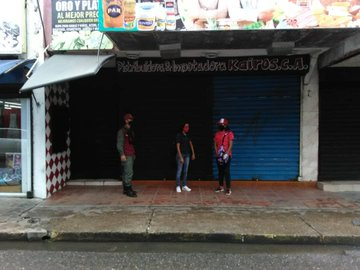 rasta_celestial's tweet photo. 🌐#RastaInforma| Desde el Edo. #Monagas el equipo multidisciplinario de @MinComercioN, @sundde_ve @SunagroVzla y @SencamerCalidad se mantienen activos con las fiscalizaciones a los comercios para validar su estatus legal
#DemocraciaSaludYPaz https://t.co/vGAthst6FO