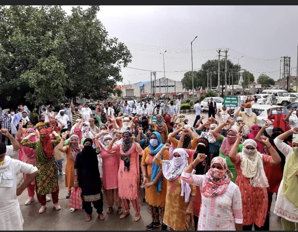 RajnishHindutva's tweet photo. सभी से विनम्र निवेदन है कि आप #PTI फैमिलीज से जुड़ा हर मैसेज रीट्वीट करे और ज्यादा से ज्यादा फॉलोअर बढ़ाएं ताकि हमारे प्रदर्शन की हर बात और हर वीडियो इस सरकार के कानों तक जा पाए। हमारे भाई रोड प्रदर्शन कर रहे हैं तो हम घर पर बैठकर ट्वीट तो कर सकते है। @MdPTI1 @yashika87124704 https://t.co/Gkx56NDXV4