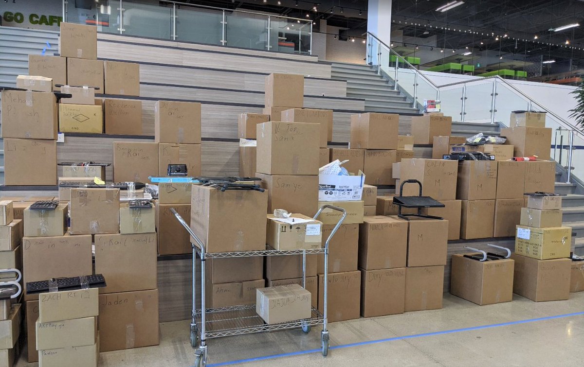 InsideGeotab's tweet photo. Who knew we had professional movers working at @GEOTAB?! 📦 Geotab's Facilities and Food & Beverage Teams collected all of our HQ #Geotabbers' personal belongings and packed them into boxes for safe curbside pick-up. #GeotabGOesRemote https://t.co/RTdfidsHAy