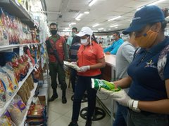rasta_celestial's tweet photo. 🌐#RastaInforma| Desde el Edo. #Monagas el equipo multidisciplinario de @MinComercioN, @sundde_ve @SunagroVzla y @SencamerCalidad se mantienen activos con las fiscalizaciones a los comercios para validar su estatus legal
#DemocraciaSaludYPaz https://t.co/vGAthst6FO