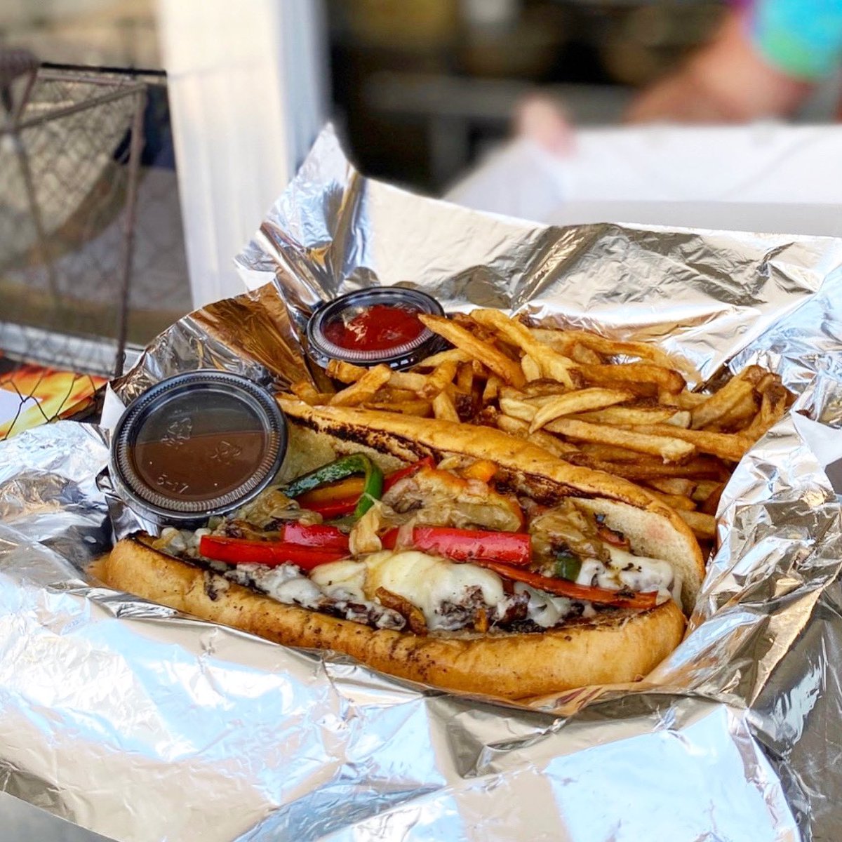 117PrimeMem's tweet image. Hey! The 117 Prime food truck is swinging cheese steaks at West Clinic today near the corner of Germantown Road and Wolf River Blvd! Come see us!