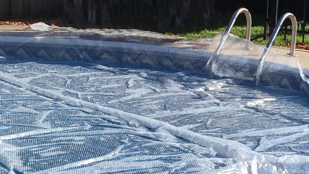 PoolSuppliesCdn's tweet image. Clear Solar covers are the best available on the market 💡⠀⁣
⠀⁣
Why? Because they let the sun through! It is proven that the more sunlight that radiates through a solar blanket the greater the increase in water temperature. #SolarCovers #PoolSuppliesCanada #SummerHeat