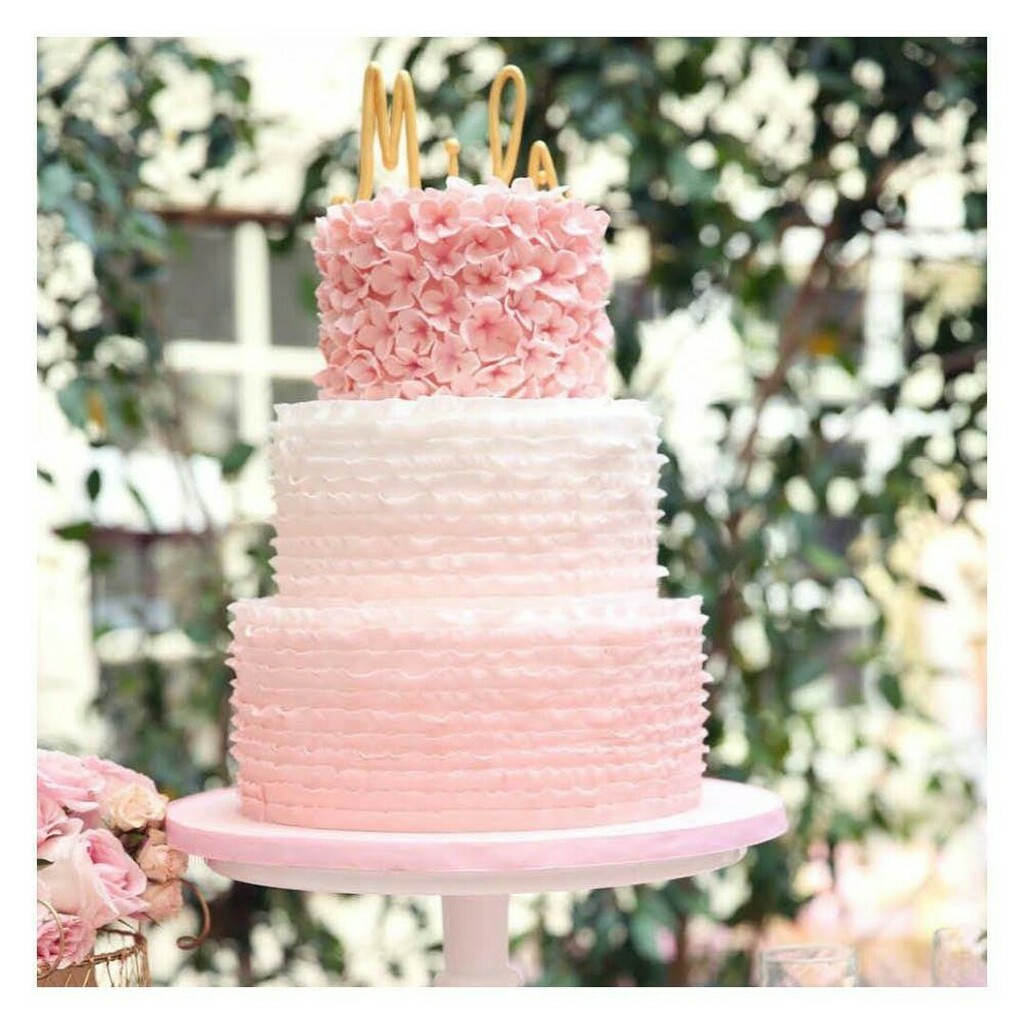 Not every #WeddingCake has to be over the top, your #cake can be all subtle sophistication with gorgeous #caketopper #calligraphy!

#celebrate #congratulations #weddingdecor #cakeoftheday #wedding #bride #cake #cakedecorating #instacake #party #cakes #ca… instagr.am/p/CCJcMPCI0GZ/
