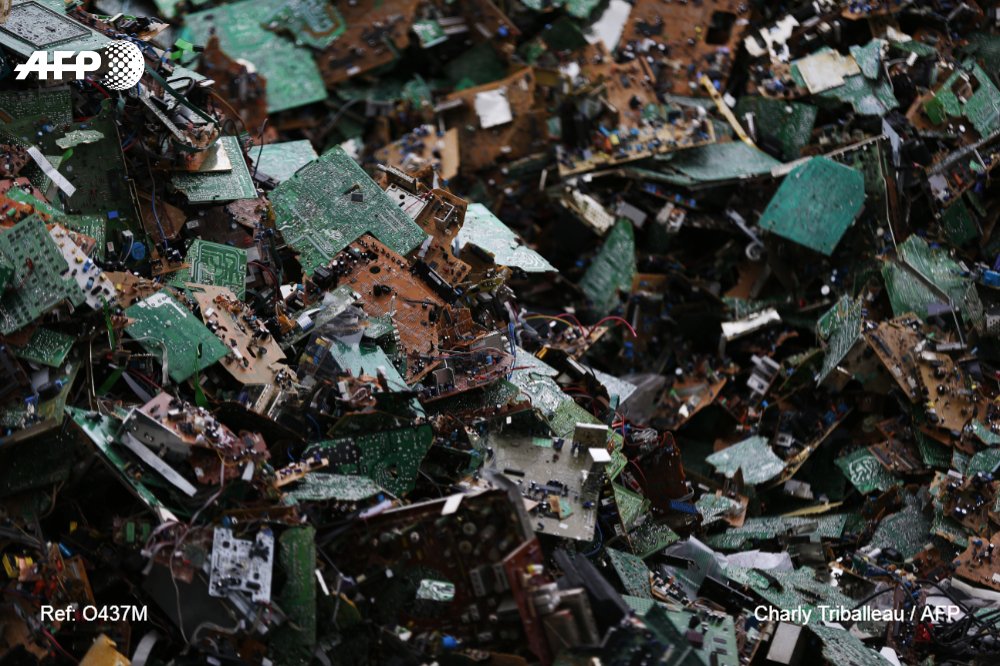 Dominique Schelcher (@schelcher) on Twitter photo Les déchets provenant de l'électronique ont dépassé les 50 millions de tonnes en 2019, en augmentation de 20% sur cinq ans, a averti aujourd'hui l'ONU RT <a href="/afpfr/">Agence France-Presse</a> Les déchets provenant de l'électronique ont dépassé les 50 millions de tonnes en 2019, en augmentation de 20% sur cinq ans, a averti aujourd'hui l'ONU RT <a href="/afpfr/">Agence France-Presse</a>
