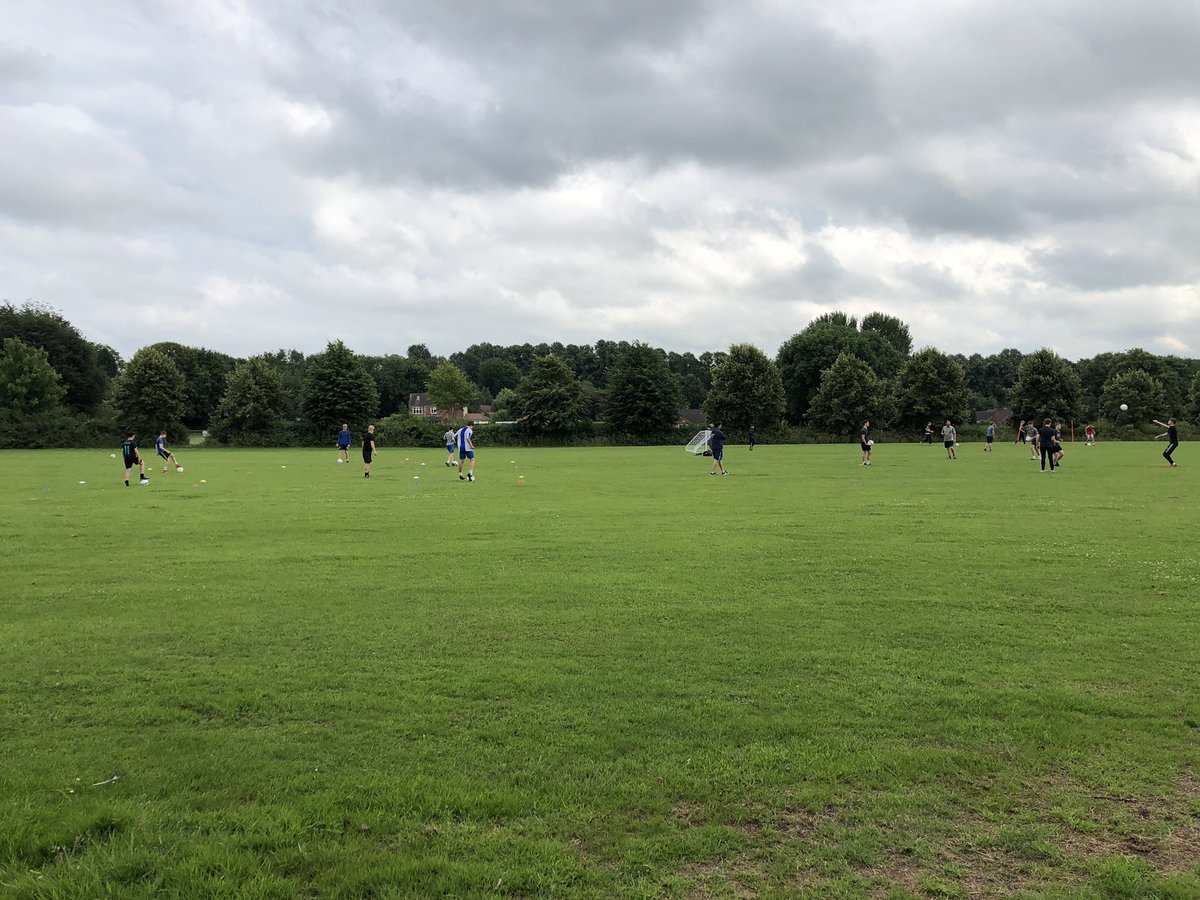 AshbyUnitedCFC's tweet photo. ⚽️Great training sessions for the U15s &amp; 16s tonight! ⚽️ https://t.co/4v6OubdNEF