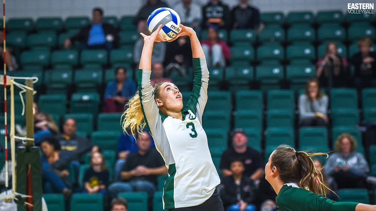 EMUVolleyball's tweet photo. 🚨 #TBT Alert 🚨

On Oct. 25, 2018, former Eagle Mallory Rajewski (@MalloryDostal) set a three-set individual match record with 4⃣7⃣ assists against Central Michigan!

#EMUEagles | #RideTheBus https://t.co/vW29vxQroR