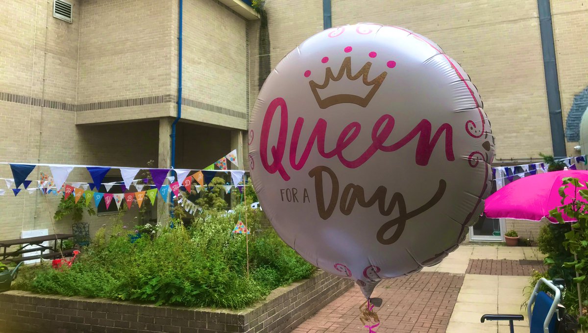 TantamKate's tweet photo. I love the #NHS -here’s why

Today a #ICU #Rehablegend had a party... my colleagues made banners, bunting, cards, gifts &amp; pampered her like a queen  #OperationSparkleICU 

Everyone went above &amp; beyond- because that is just what the #NHS does- everyday

#TeamworkMakesTheDreamWork https://t.co/06bqCXRx7q