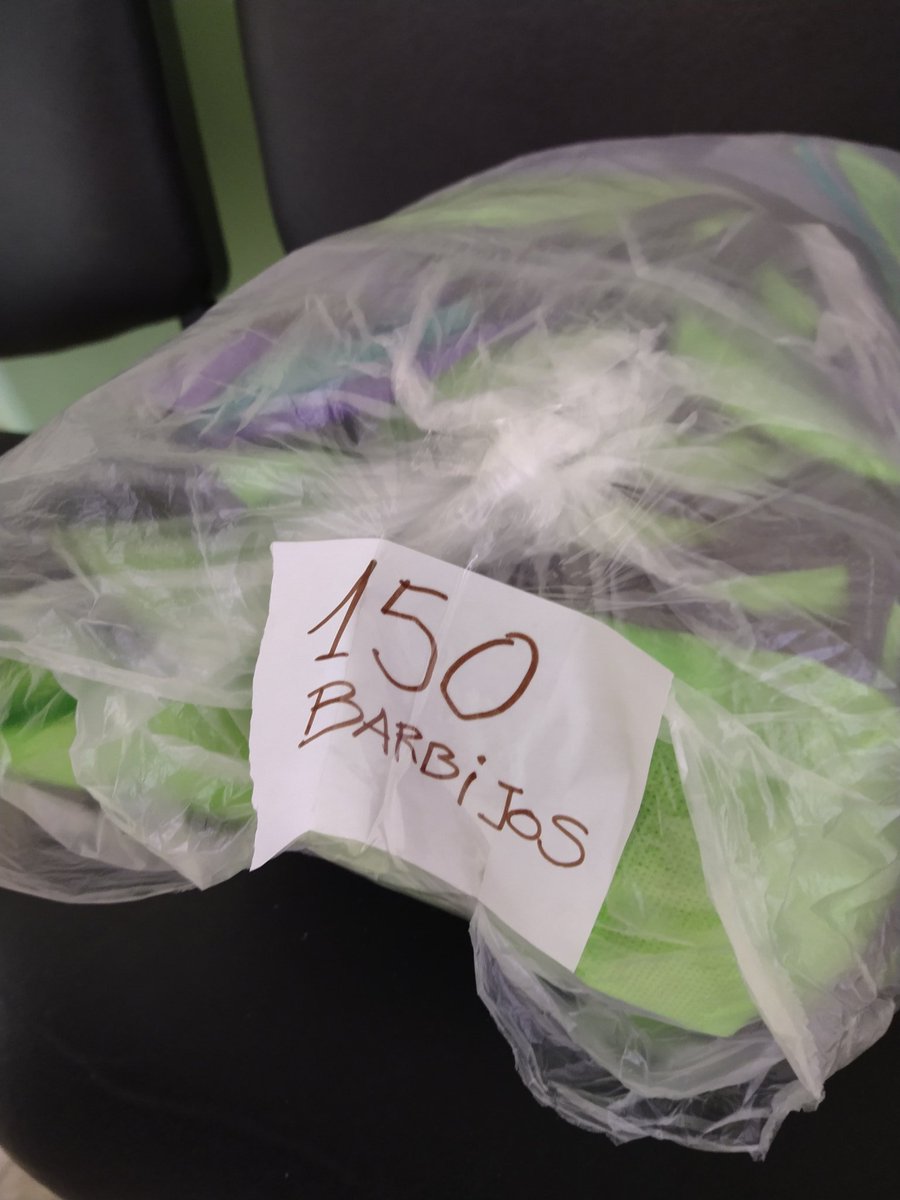 TatiNawelkir's tweet photo. 📢 Hoy entregamos 150 barbijos 😷 al #HospitalZonal de #Trelew.
Muchas gracias a las mujeres ♀️ privadas de la libertad de la Comisaría 1ra por el gran trabajo que vienen haciendo! 👏🏽 #ProyectandoLibertad @AgustinaBarone5 💪🏽 https://t.co/LMdqp9AccO