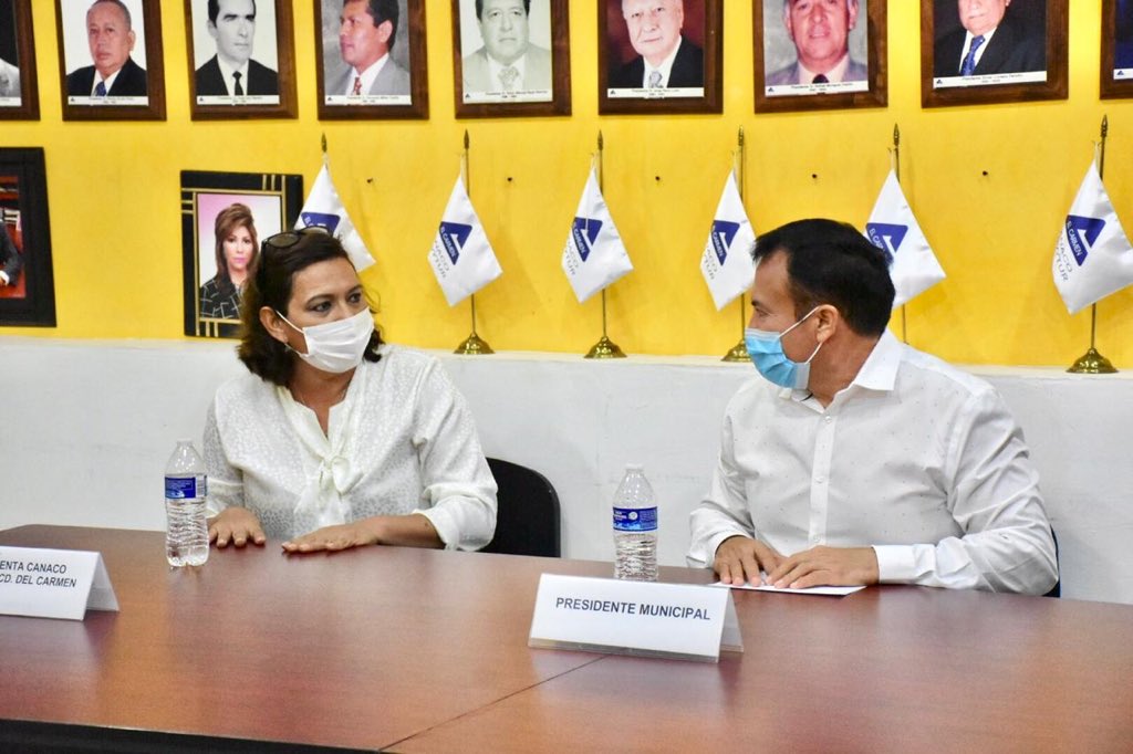 OscarRosasGlz's tweet photo. Felicito a Josefina del Carmen Ojeda Martínez como nueva Presidenta de la Canaco en Carmen, a quien tuve el gusto de acompañar en su toma de protesta. 🤝

Le deseo mucho éxito en su encomienda junto a su Directiva 2020-2021. 💯👥

Todo el gremio comercial cuenta con mi apoyo. 👌🏽 https://t.co/0tor9Og1pm