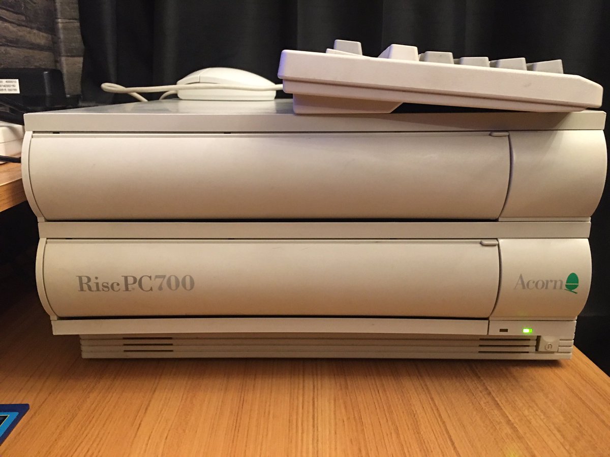 ZX_Gordo's tweet image. A good friend of mine donated his RiscPC to my retro collection. It’s a beauty! And I got to play Elite again! #RiscPC #Acorn #RiscOS #RETROGAMING #Elite
