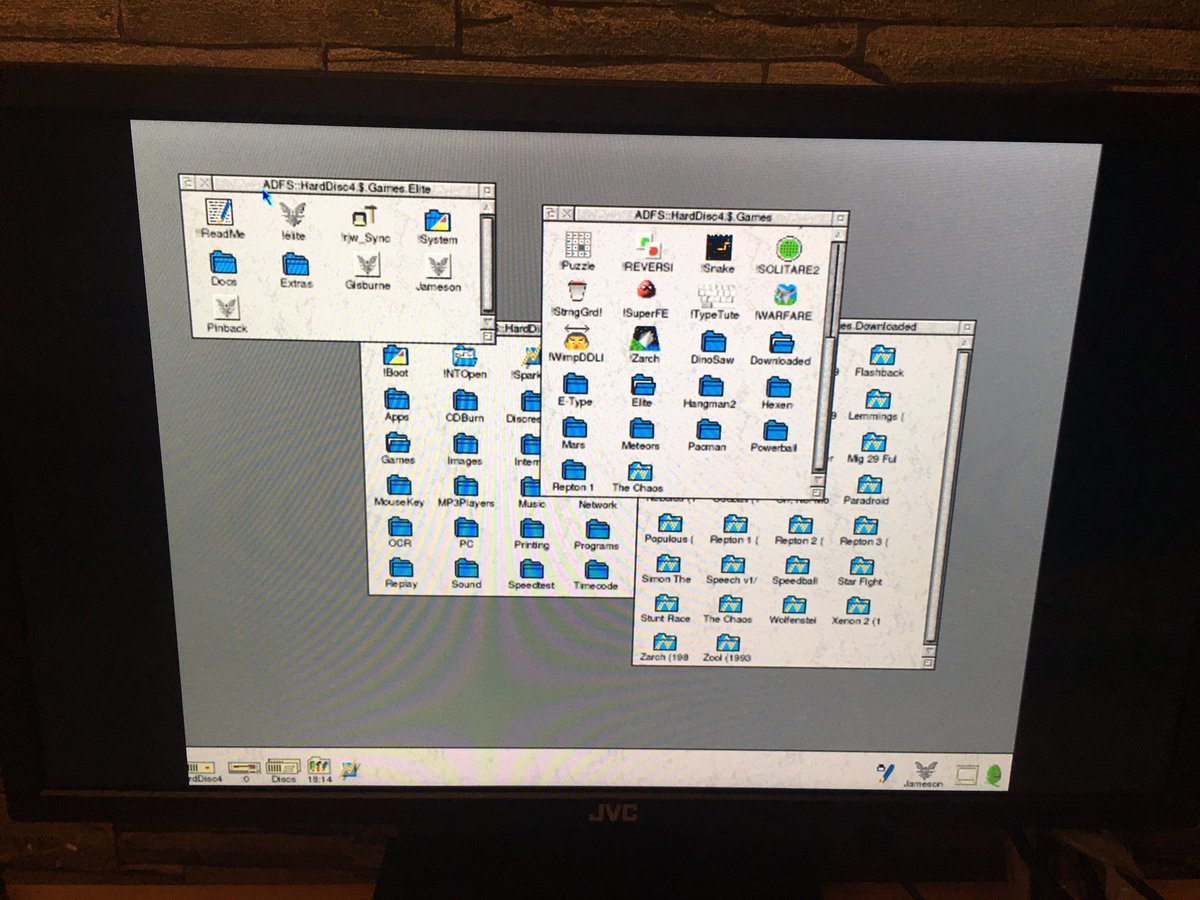 ZX_Gordo's tweet image. A good friend of mine donated his RiscPC to my retro collection. It’s a beauty! And I got to play Elite again! #RiscPC #Acorn #RiscOS #RETROGAMING #Elite