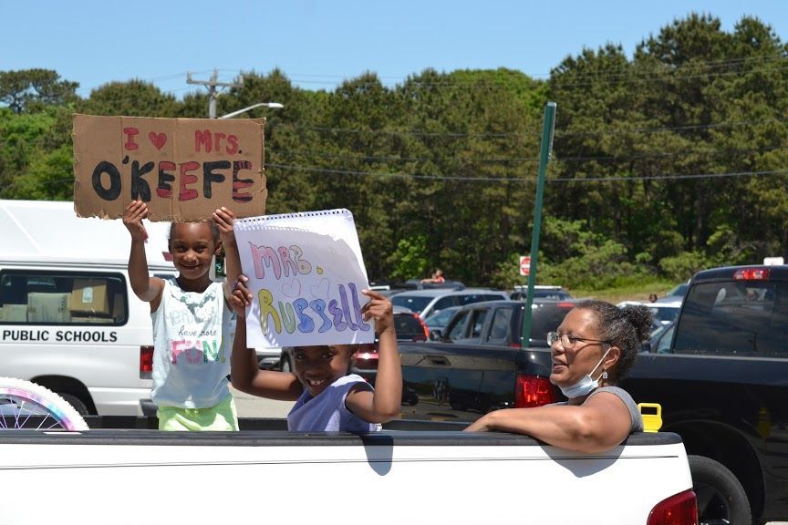 WeAreMashpee's tweet photo. KC Coombs School Last Day of School Parade Photo Album https://t.co/SaEjtE7jFb
#Mashpee #KCCoombs #HappySummer https://t.co/ZbOSP0po3h