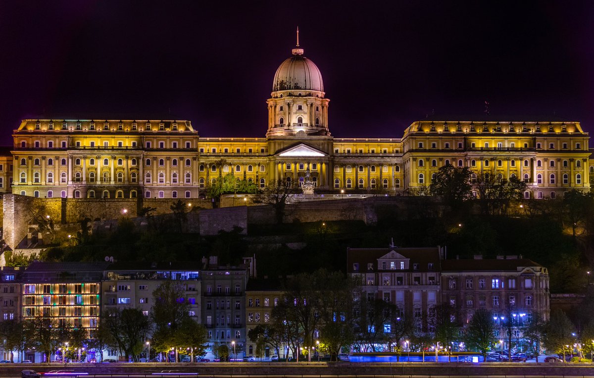planborealis's tweet photo. El #CastillodeBuda, en #Budapest, es uno de los lugares más icónicos de esta ciudad.

Este es otro de los destinos de nuestro #viajevampiro y puedes conocer más sobre él en el canal de #YouTube de #PlanBorealis https://t.co/NuRXFirPr8 #amoviajar #Viajes #hungria https://t.co/bhEXQlVYux