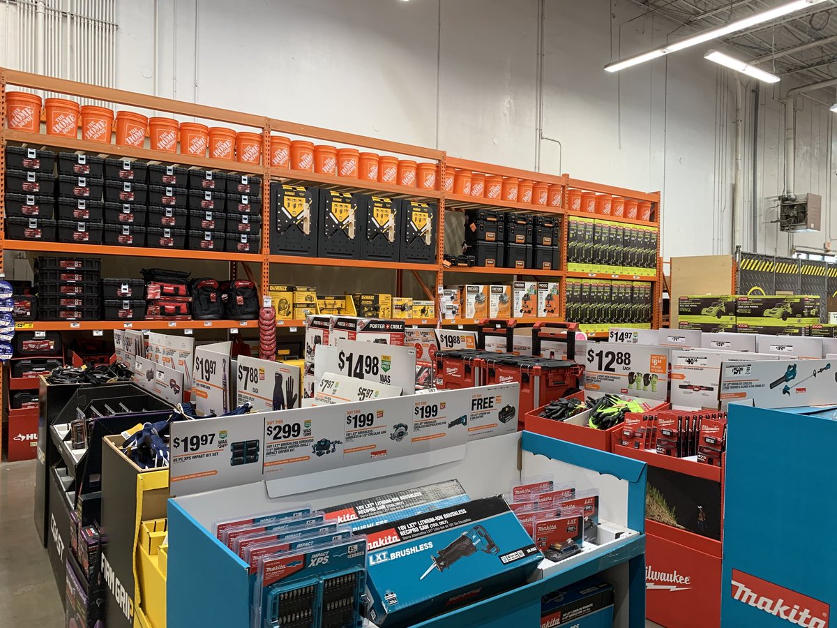 kmn293's tweet image. Team #707 driving SMOKING HOT 💥💥💥event execution/standards.Outstanding Job Team! ⁦@AndreaMcTHD⁩ ⁦@ScottHeard20⁩ ⁦@THD_HXT⁩