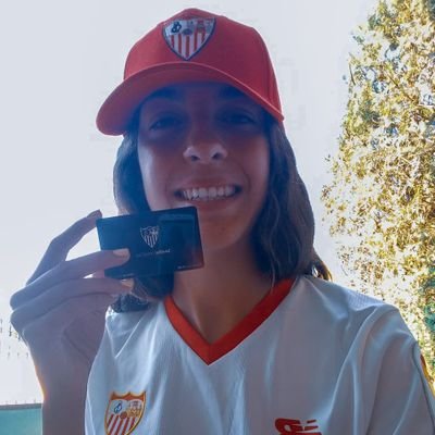 RosaCome_95's tweet photo. Porque más que mi corazón, me late tu escudo. Te quiero mi Sevilla @SevillaFC #MiQuererEsTuPoder https://t.co/mc5bGRpzYh