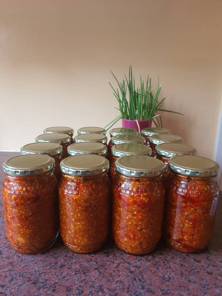 itsdelu_m's tweet photo. I am selling Chillies. Make your meals more spicy and flavorful || Chakalakas, Hearty stews and everything that you love hot...π₯π― Its only P50.00 a bottle. Call 72617167 / 76760822
#BuyBotswana #BWMade https://t.co/FTiOuoo3gF