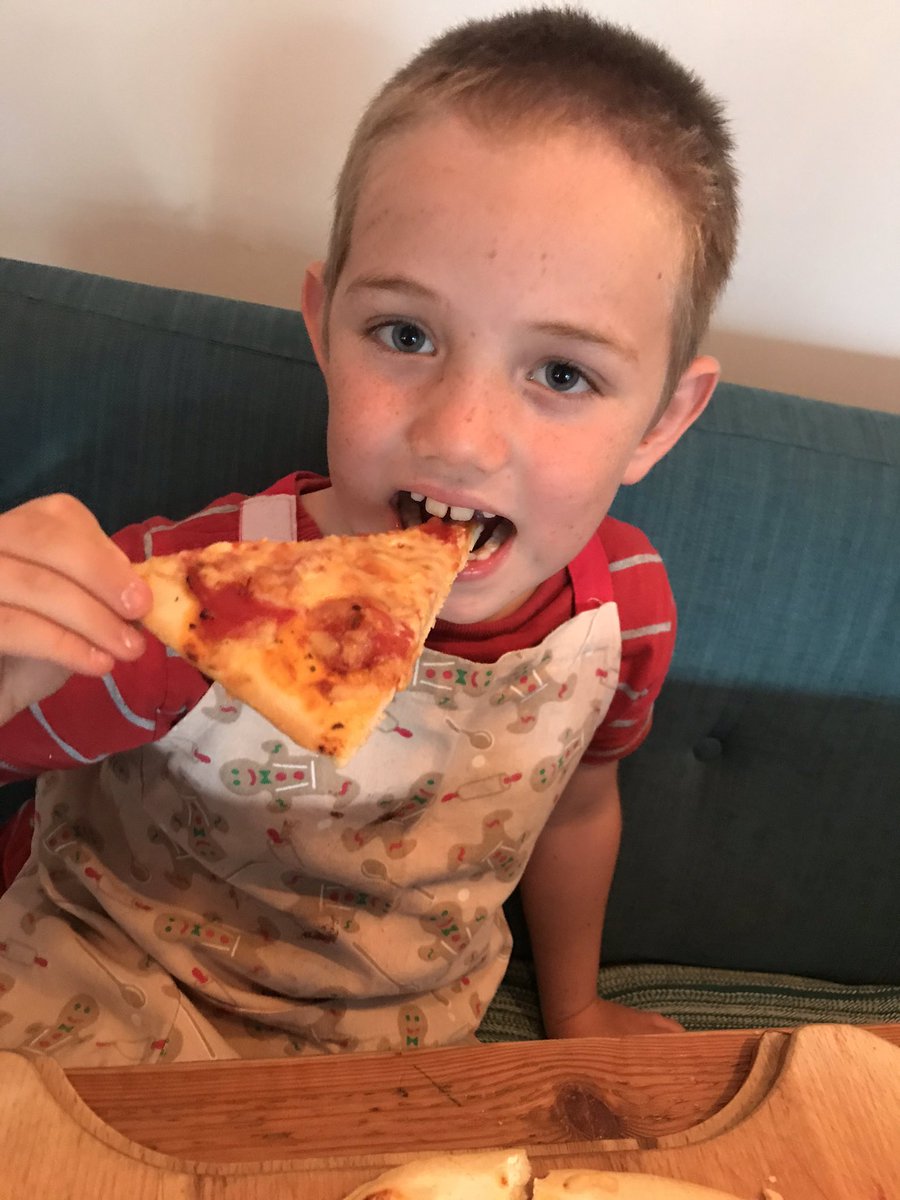 howison_helen's tweet photo. Stupendo pizza time 🍕 Italian cooking 🇮🇹 @PPSMrNocivelli @PPSMrsBeard2JB @StuartHowison https://t.co/orf1uvI3L6