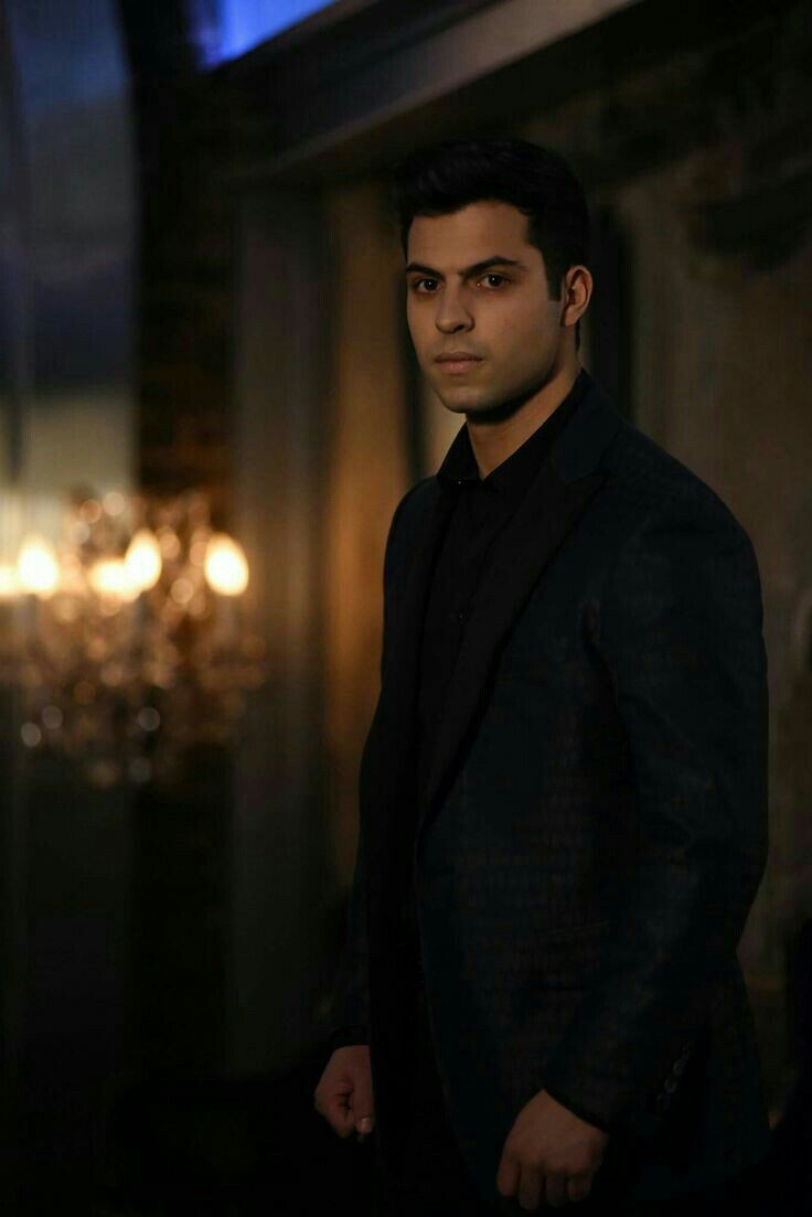 128. Raphael Santiago / Shadowhunters