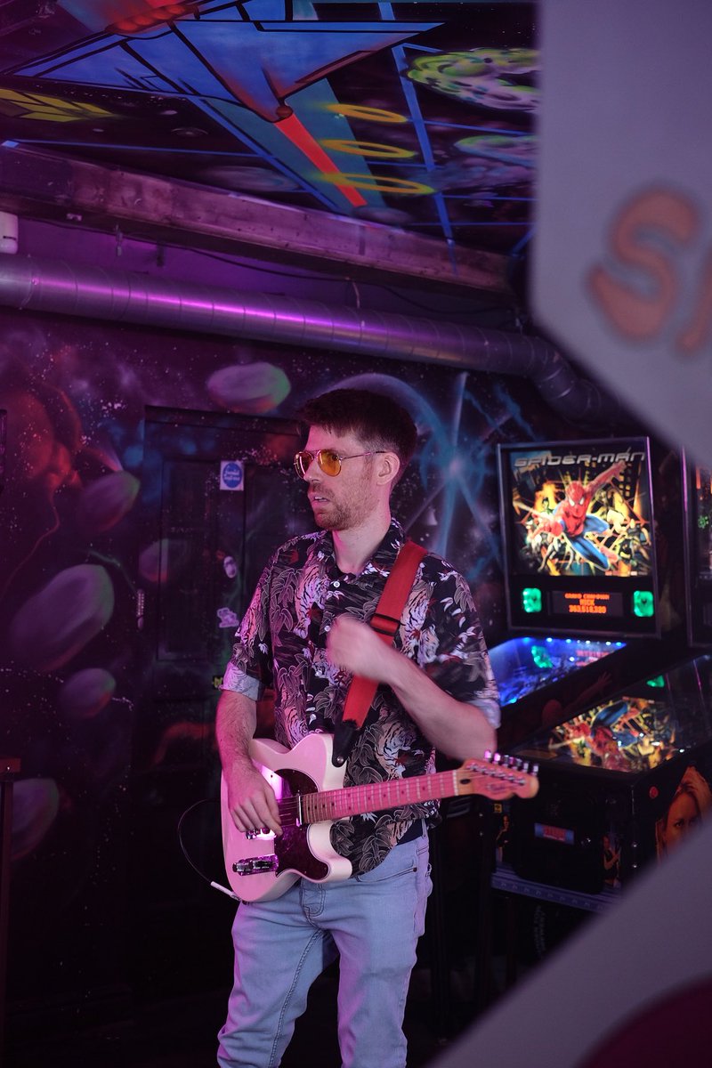 Rob wondering if he has enough time for a snack between takes. 🎬

#behindthescenes #bandsonset #makingroom