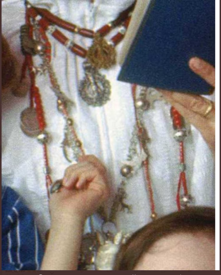 similar symbol worn by Gloria Vanderbilt